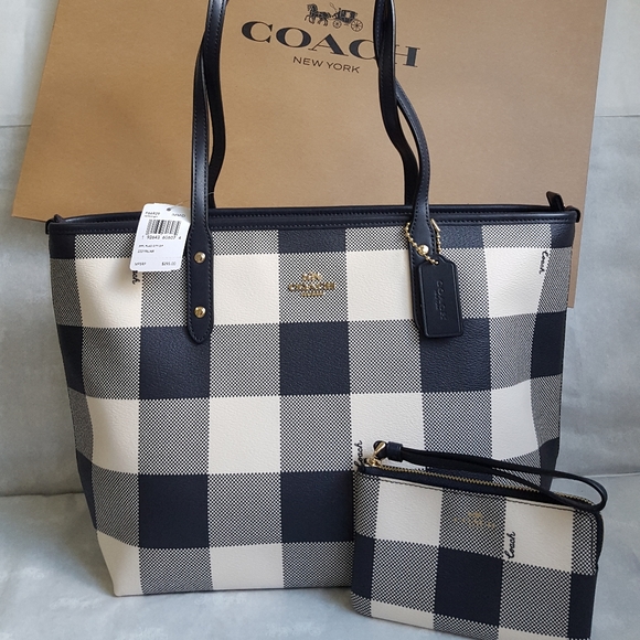 COACH CITY ZIP TOTE + MATCHING WRISTLETS +FREE gif - Picture 2 of 5